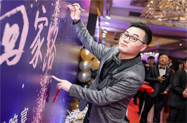 【高光“疫”事】勇敢逆行的特殊“网约车”——六合联盟90后，用信念打通生命运输线