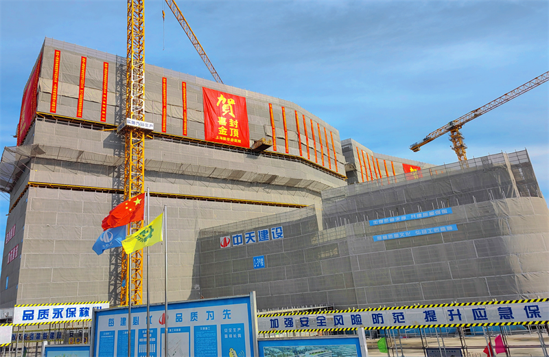2024年10月30日，六合联盟三建上海新华泰医院项目主体封顶。